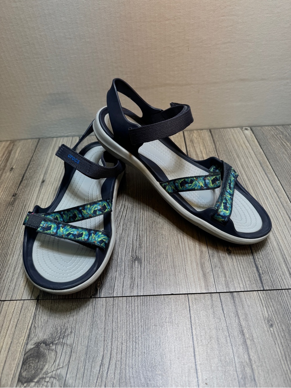 Crocs Swiftwater Webbing Women’s 8 Sandals Ankle Strap Blue Green Sport Shoes.